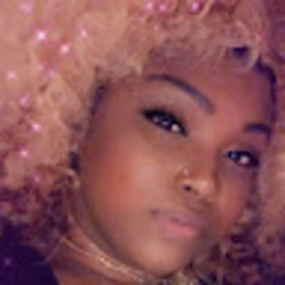 Meet your Posher, Monique